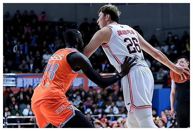 中东球队与东亚球队展开激烈对抗