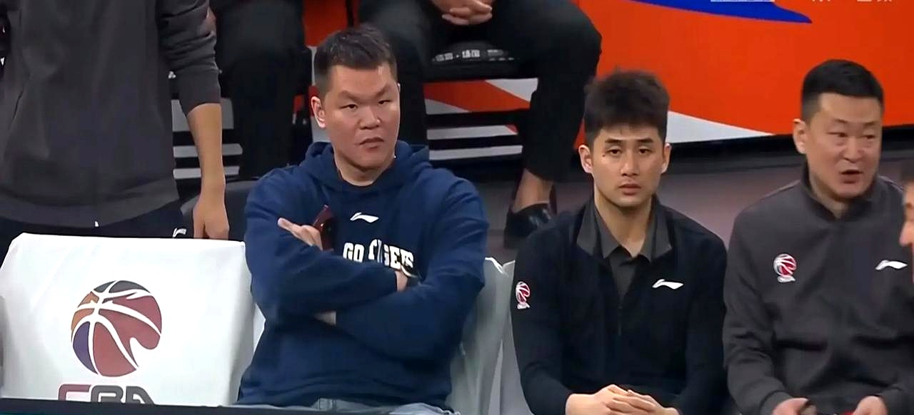 爱游戏-广东男篮主场迎战上海队，双方将上演对决