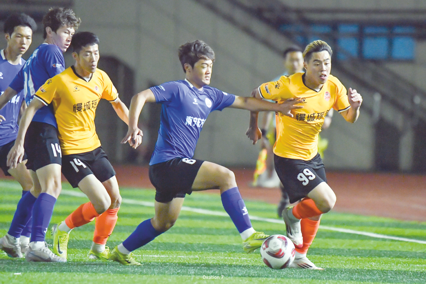 关于联赛最新动向揭密,球队之间的较量引人注目的信息 关于联赛最新动向揭密,球队之间的较量引人注目的信息