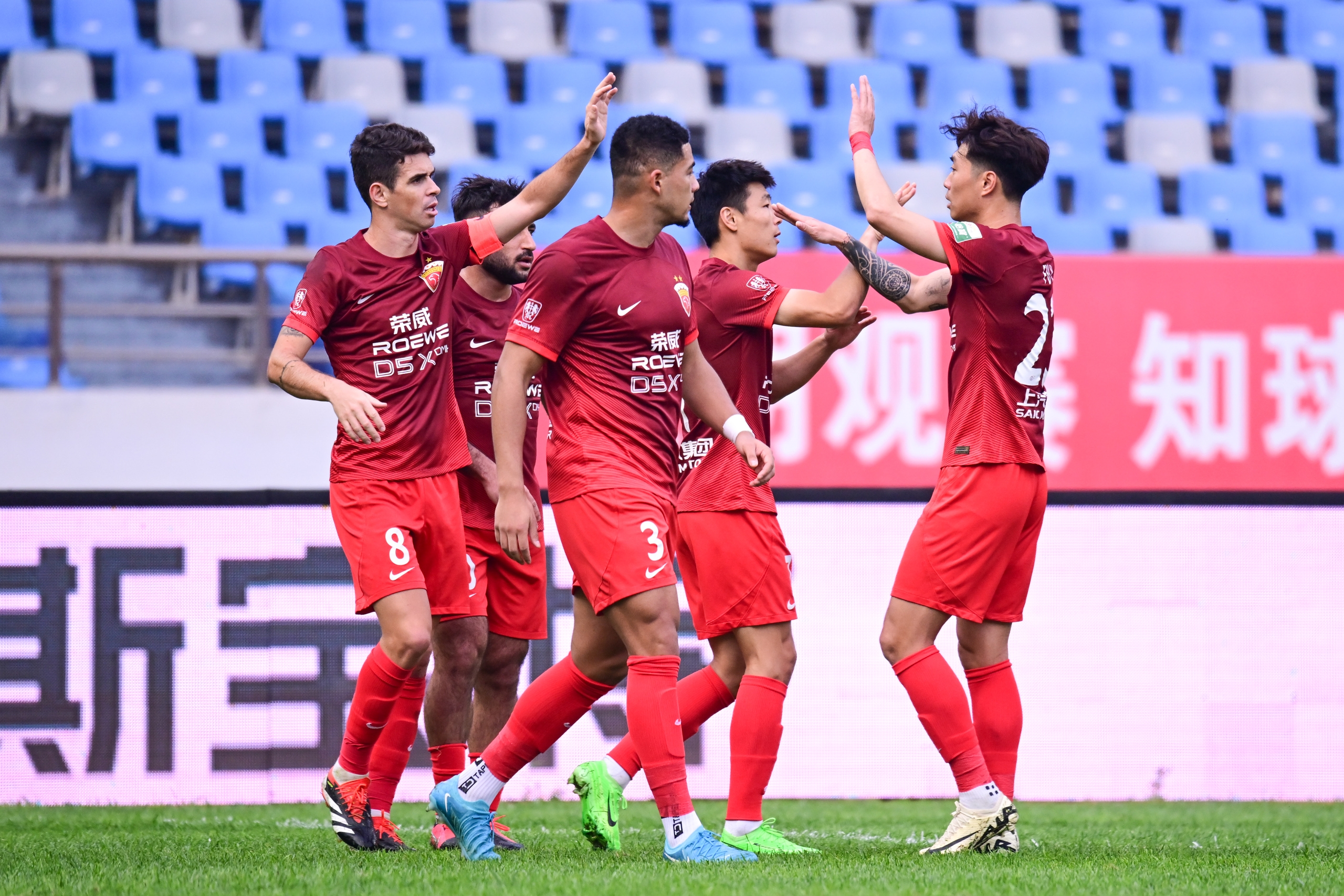 AYX体育赛事-异彩纷呈，中超联赛呈现多样风貌的简单介绍