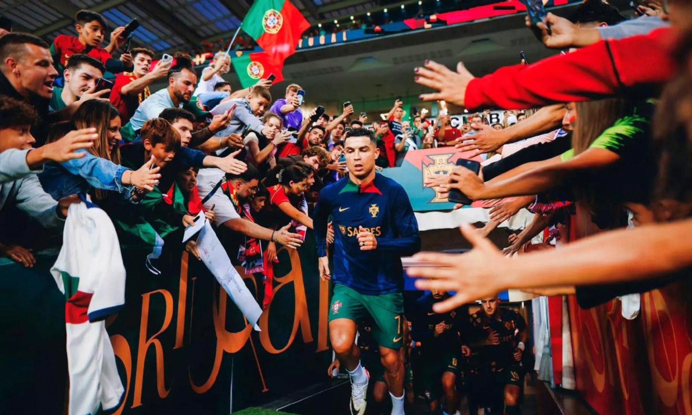 包含葡萄牙战胜法国，备受关注的胜负大战吸引众多球迷的词条