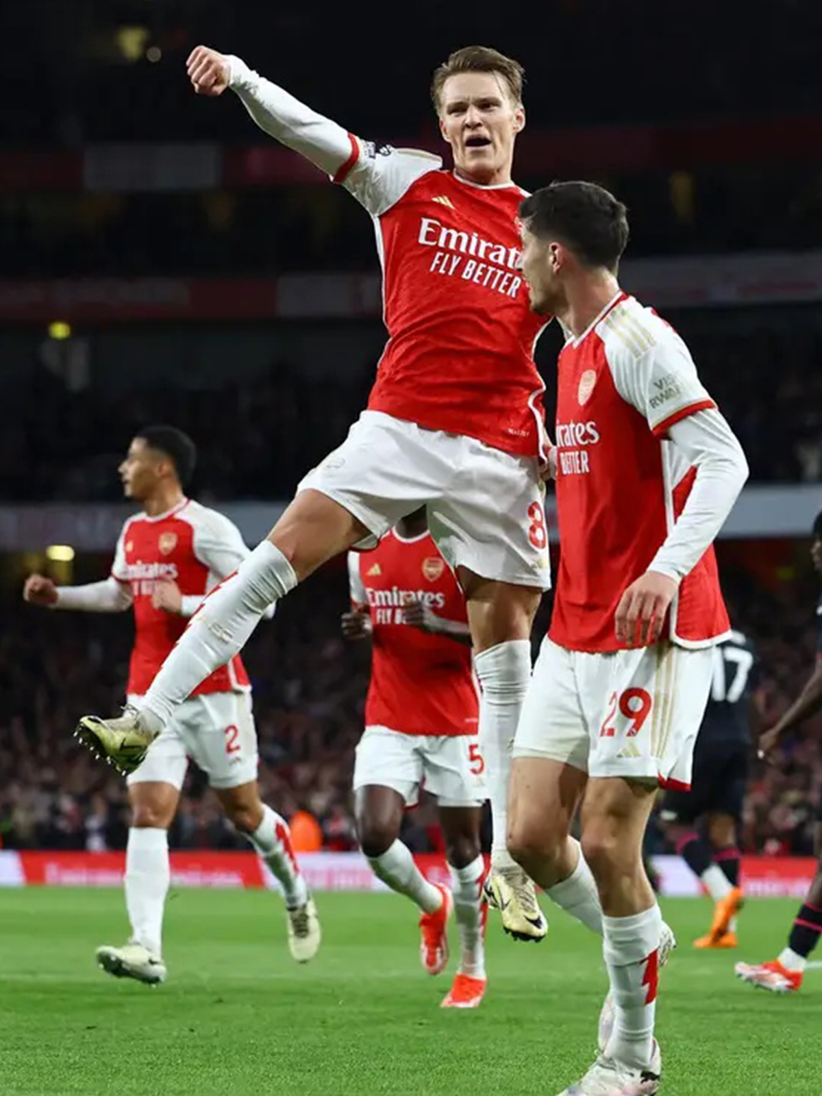 阿森纳主场致胜，取得新赛季首胜