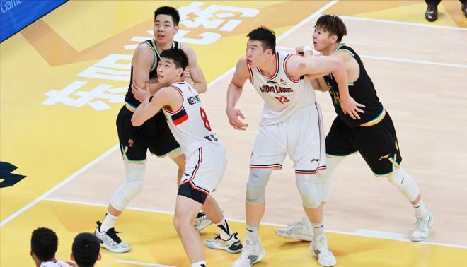 关于上海队碾压山东队，胡金秋统治全场的信息