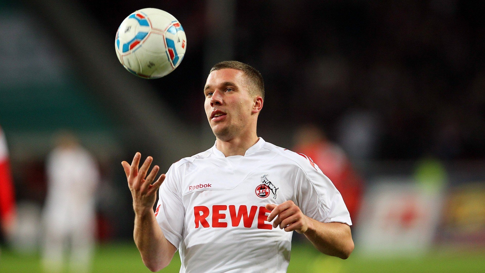 欧洲乒坛新格局,奥恰洛夫领衔波兰队横扫法国,技术流风暴席卷巴黎周期